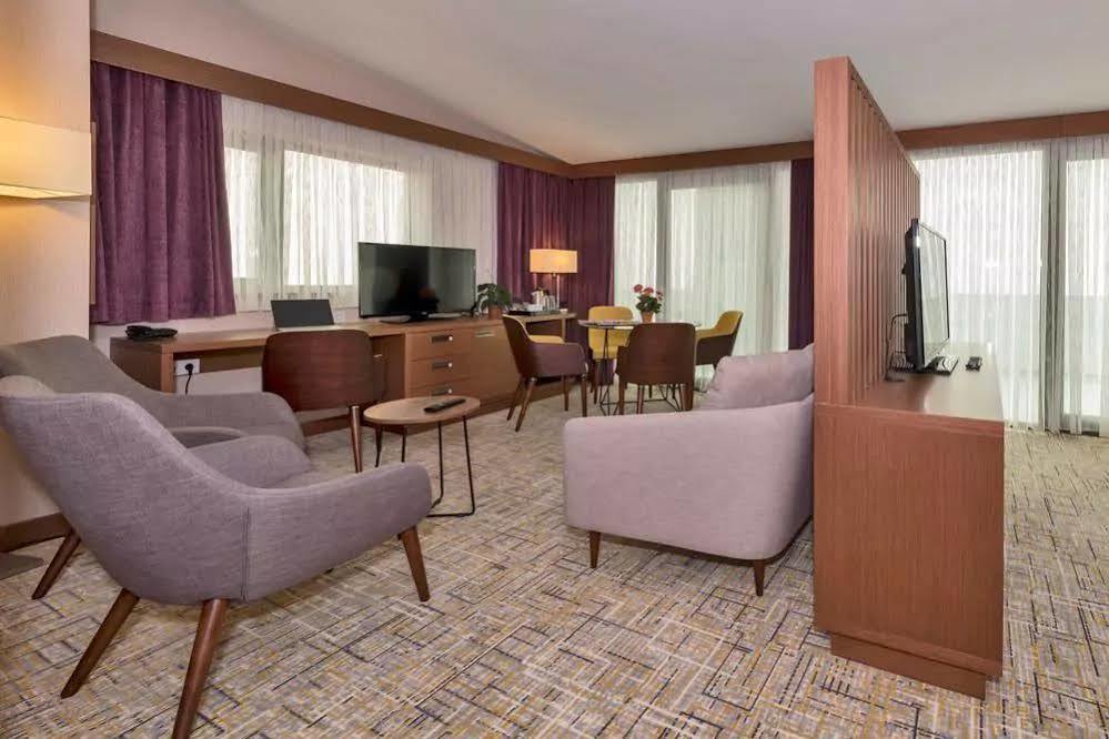 Land Park Hotel イスタンブール エクステリア 写真